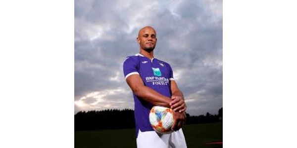 Kompany wertet zwei Ballkönige aus